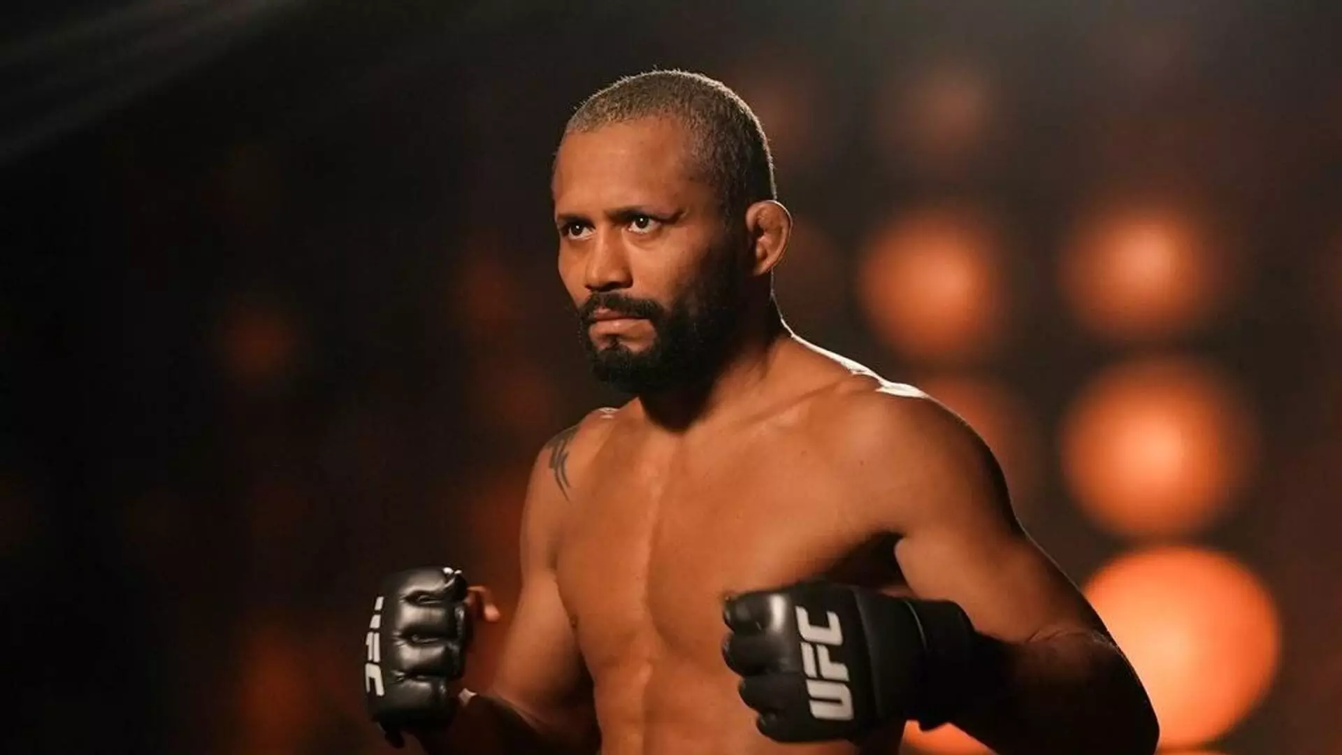 Бірнеше рет аударылған: бұрынғы UFC чемпионы ауыр жол апатына түсті