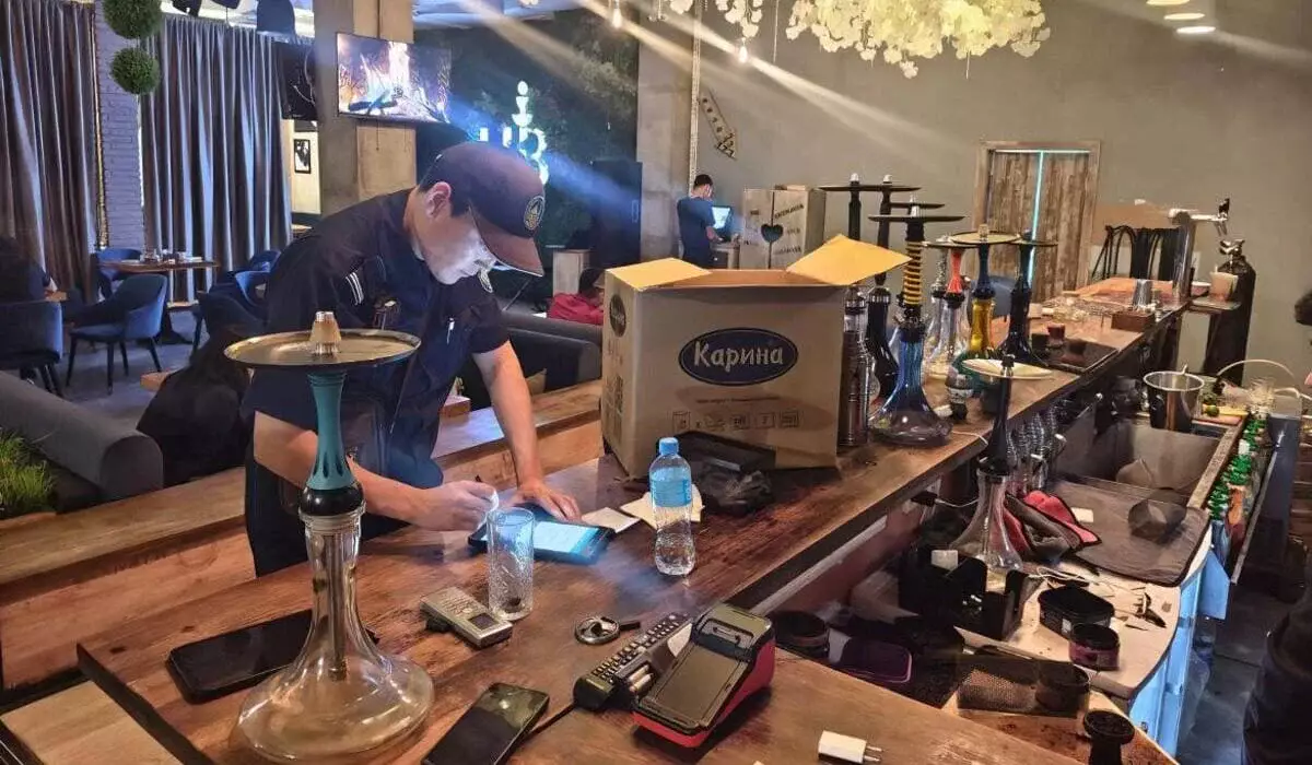 61 заведение, нарушившее запрет на курение кальяна, выявили в Актобе (ФОТО)