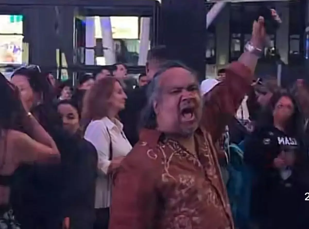 Иностранный фанат эпично выкрикнул «Казахстан!» на концерте Димаша