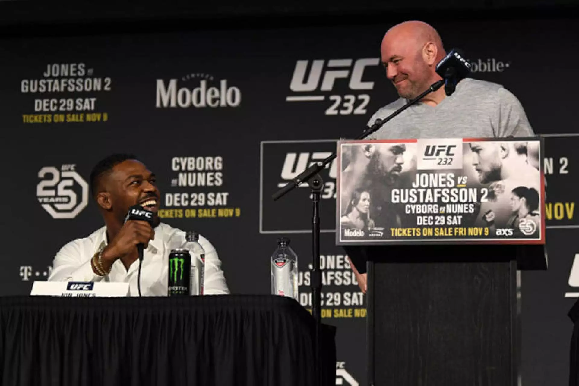 Джон Джонс попросил Дану Уайта подарить ему бой на историческом UFC в Белом доме