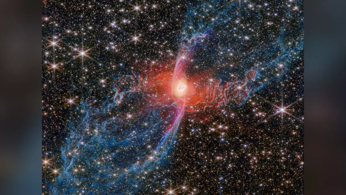 Космический телескоп показал туманность Красный Паук