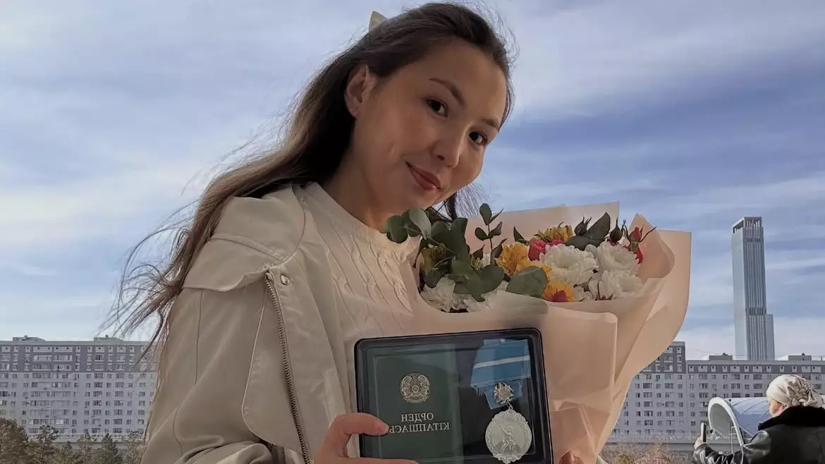 “26 жасында күміс алқа иегері” - Көпбалалы ана желіде қуанышты жаңалығын бөлісіп, сүйінші сұрады (ВИДЕО)