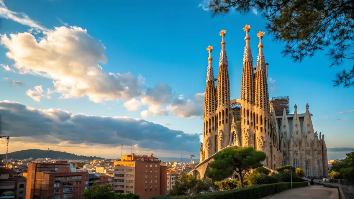 Самый высокий храм мира построили в Барселоне