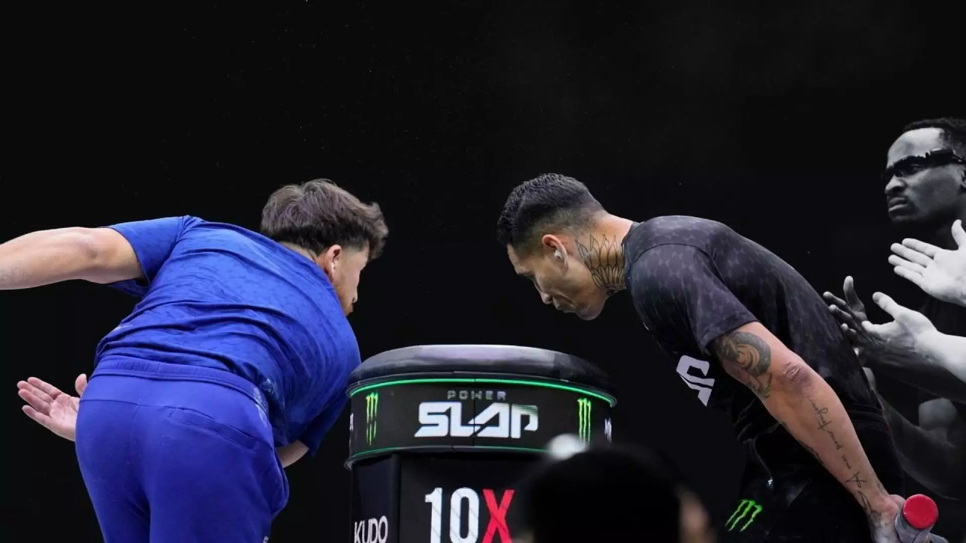 Казахстанский боец устроил эффектный нокаут на турнире Power Slap