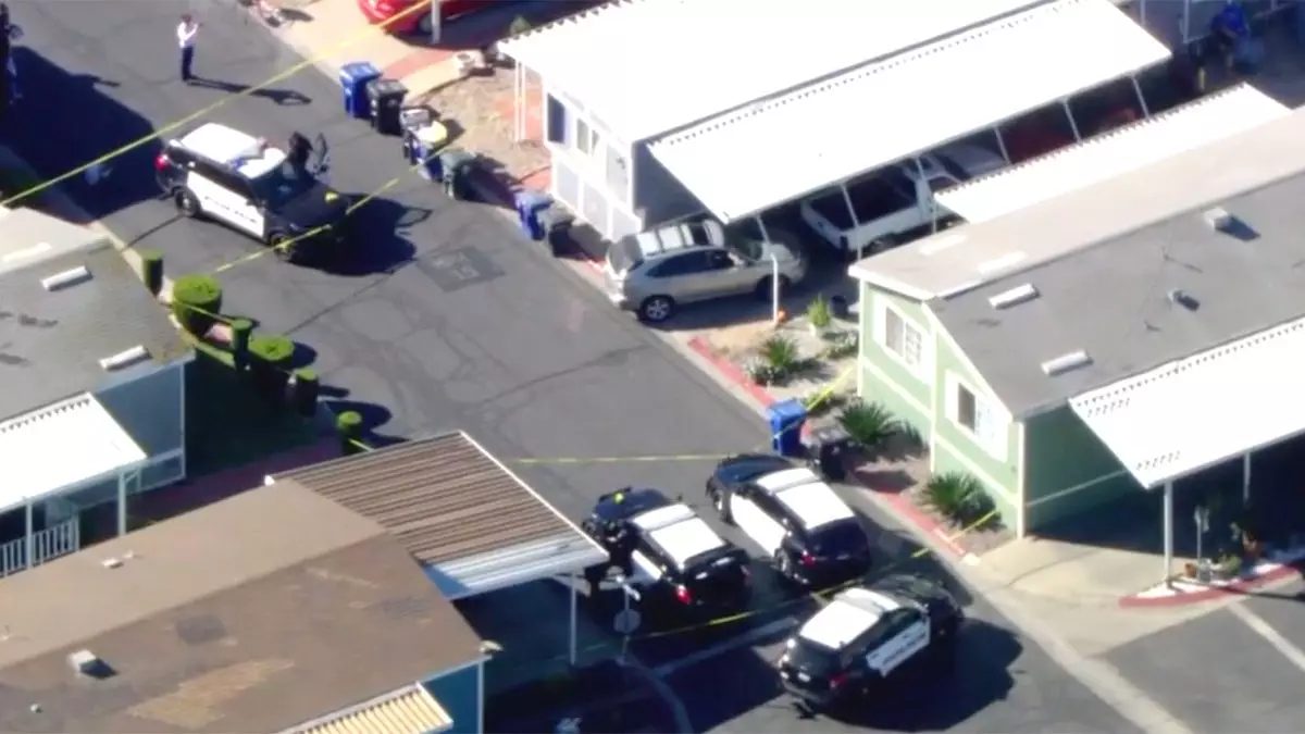 Агенты иммиграционной службы в «синих» штатах уворачиваются от пуль и мчащихся машин, пока левые активисты наращивают кампании по их отслеживанию.