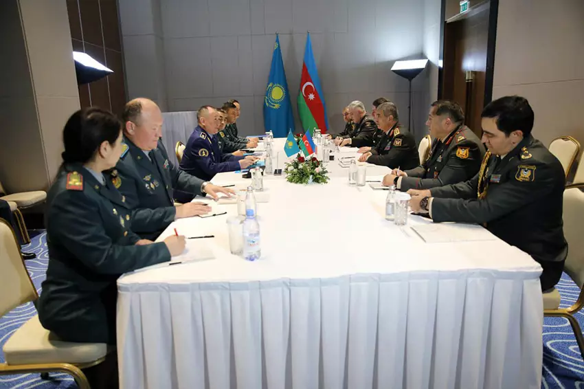 Азербайджан и Казахстан обсуждают перспективы военного сотрудничества.
