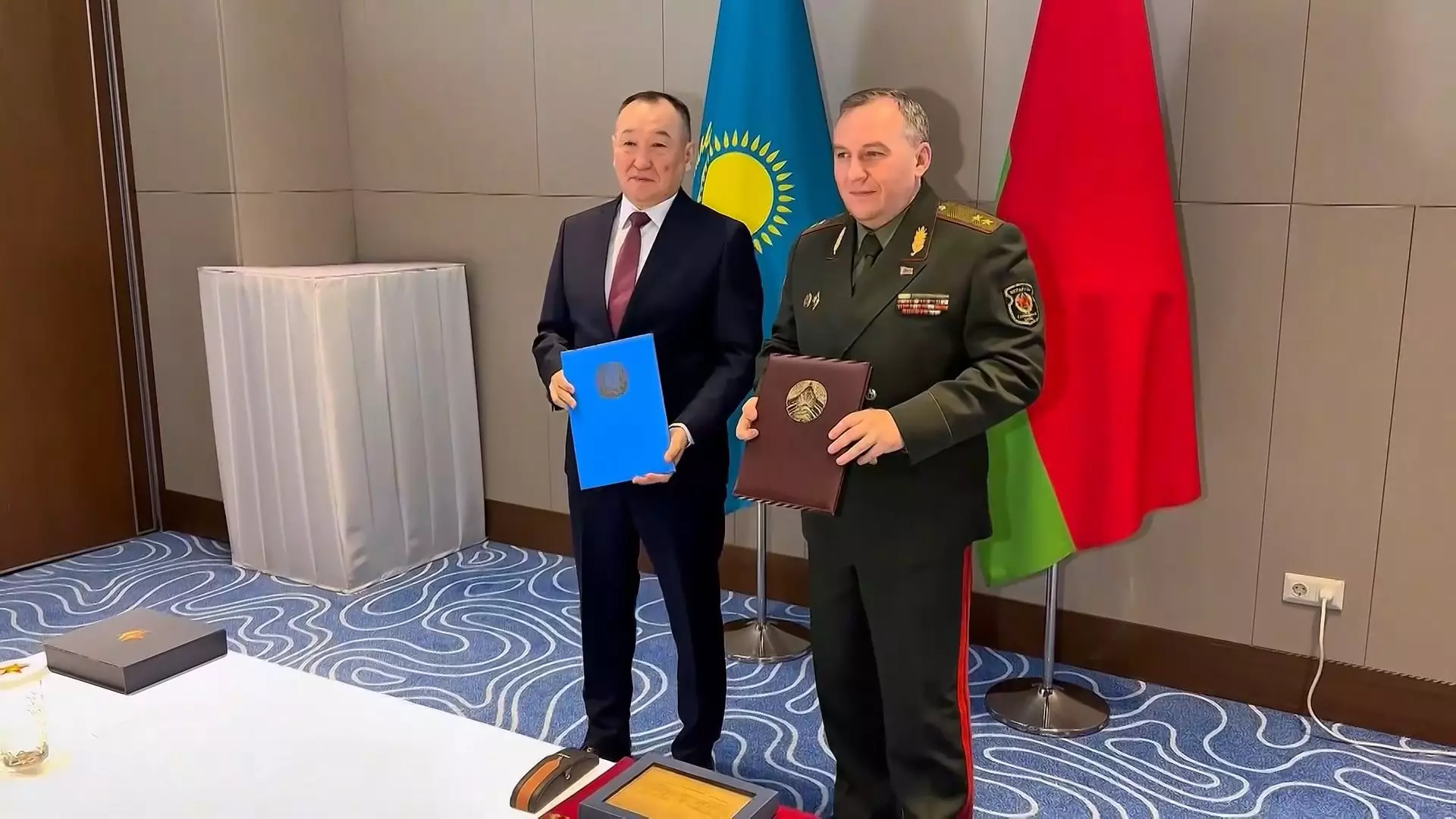 Министерства обороны Беларуси и Казахстана подписали план военного сотрудничества.
