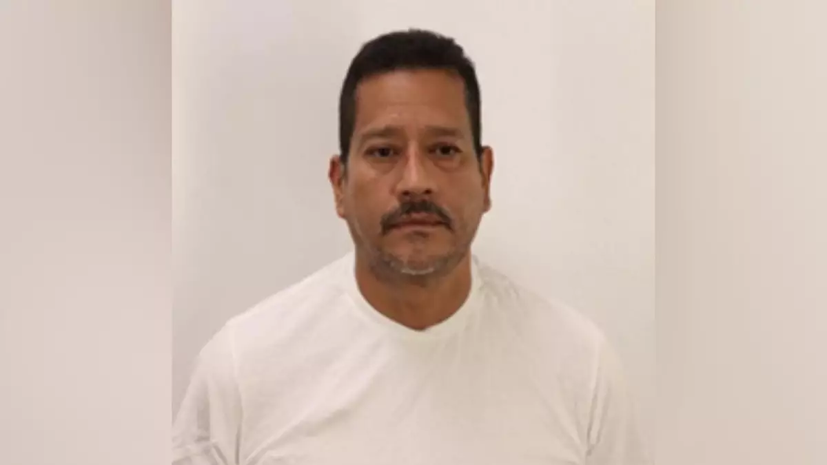 Политика Байдена в области иммиграции подверглась критике после того, как нелегальный иммигрант с предыдущими случаями вождения в нетрезвом виде был обвинен в смерти 14-летней девочки.