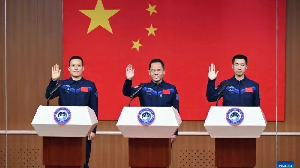 Китай отправил в космос своего самого юного астронавта и четырёх мышей