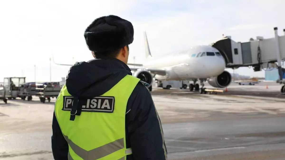 Масаң күйдегі жолаушы қоғамдық тәртіпті бұзғаны үшін ұшақтан түсірілді