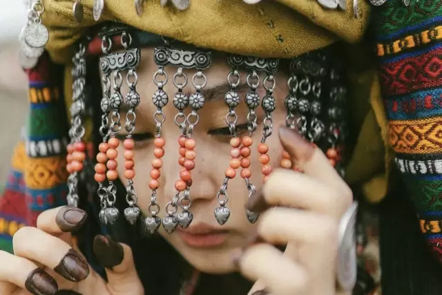 Жанар Айжанованың қызы ай сайын құрбандық шалып, неден сақтанатынын айтты