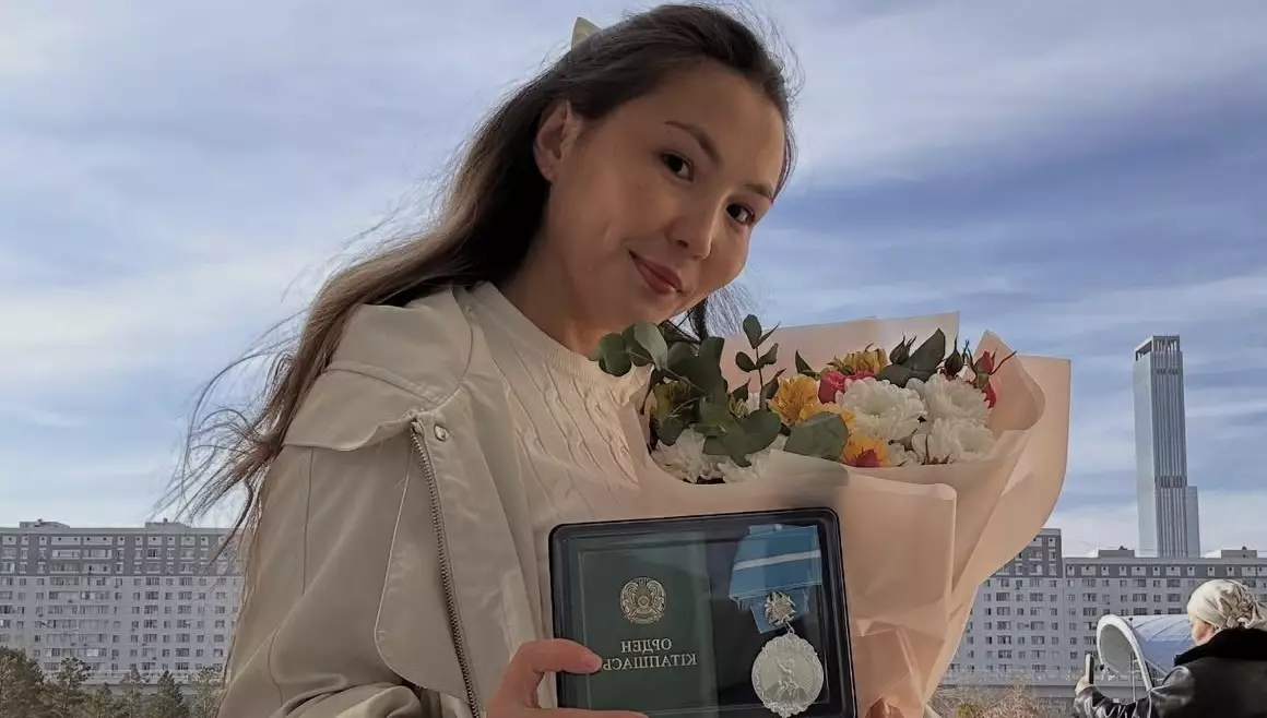 “26 жасында күміс алқа иегері” - Көпбалалы ана желіде қуанышты жаңалығын бөлісіп, сүйінші сұрады 