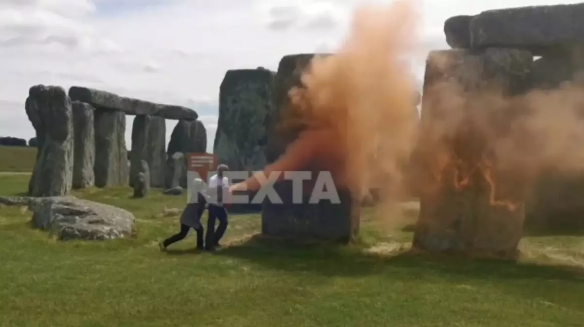 Британский суд оправдал активистов, облившихся краской Стоунхендж
