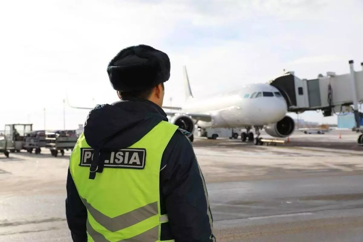 Вели себя агрессивно: пьяных пассажирок из Алматы сняли с рейса в аэропорту Актобе