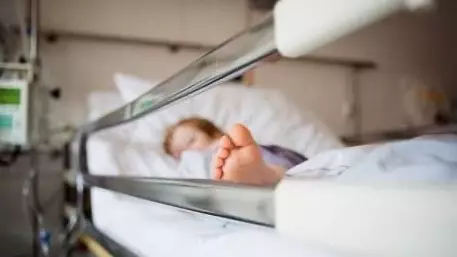 “1 жасар бала 4 см болтты жұтып қойған” - Түркістан облысындағы оқыс оқиға туралы дерек шықты