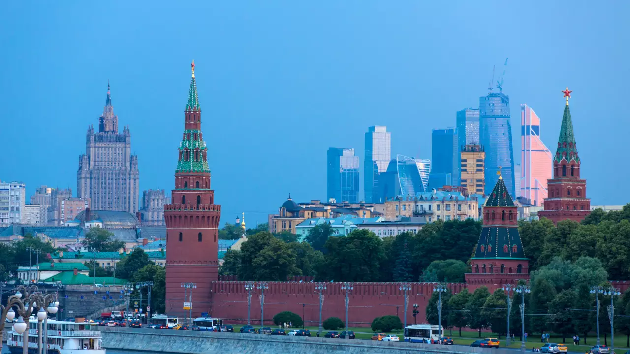 Көрші елді жоқшылық қысып тұр: Ресейде банкроттыққа жеткен адамдар саны күрт өсті