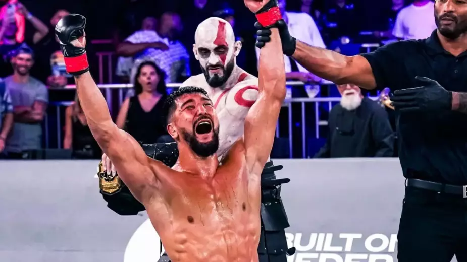 Ильяс Хамзин стал чемпионом Karate Combat в среднем весе