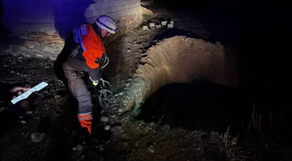 Женщина провалилась в глубокую яму в Жамбылской области