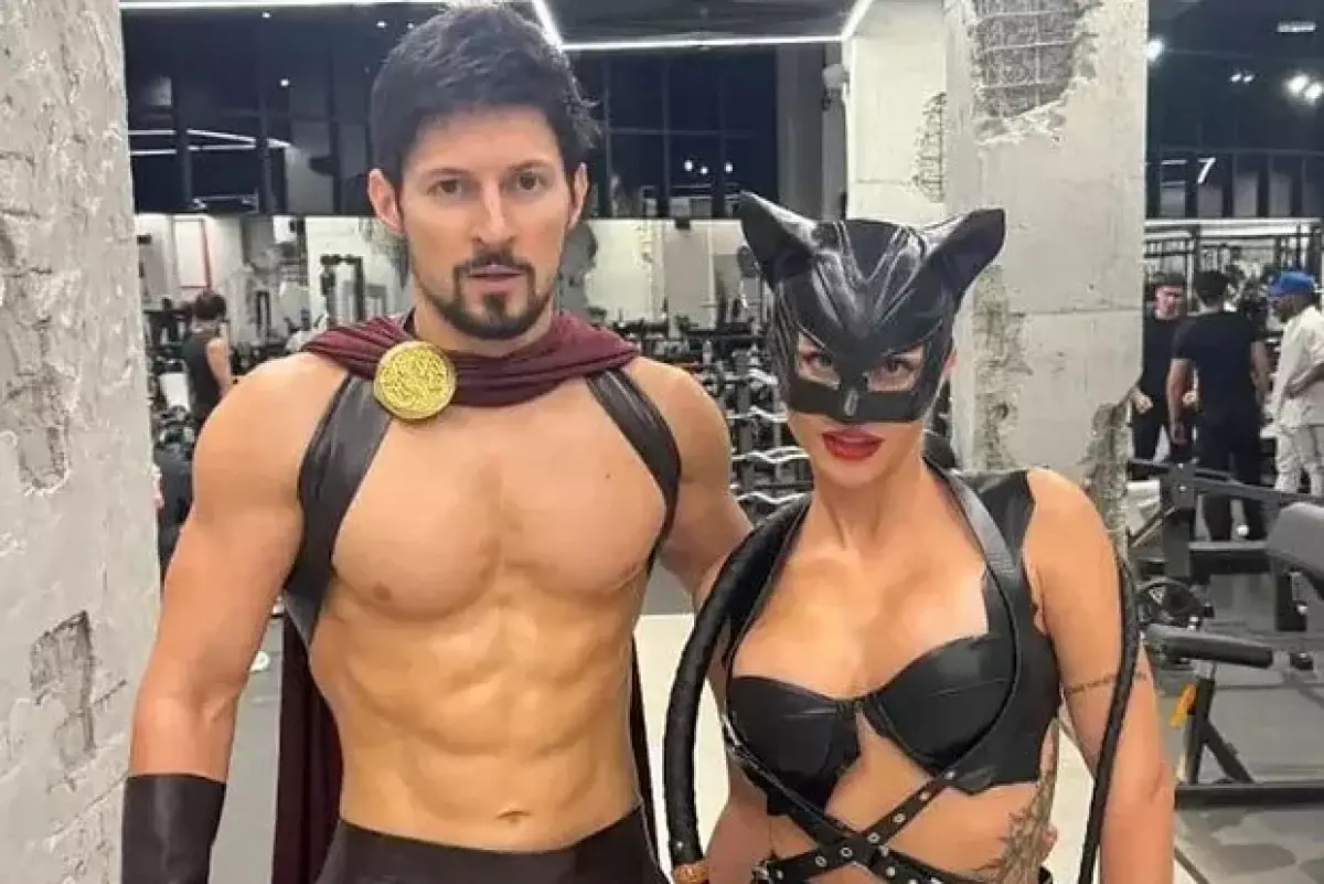 Дуров снялся полуобнаженным в костюме гладиатора