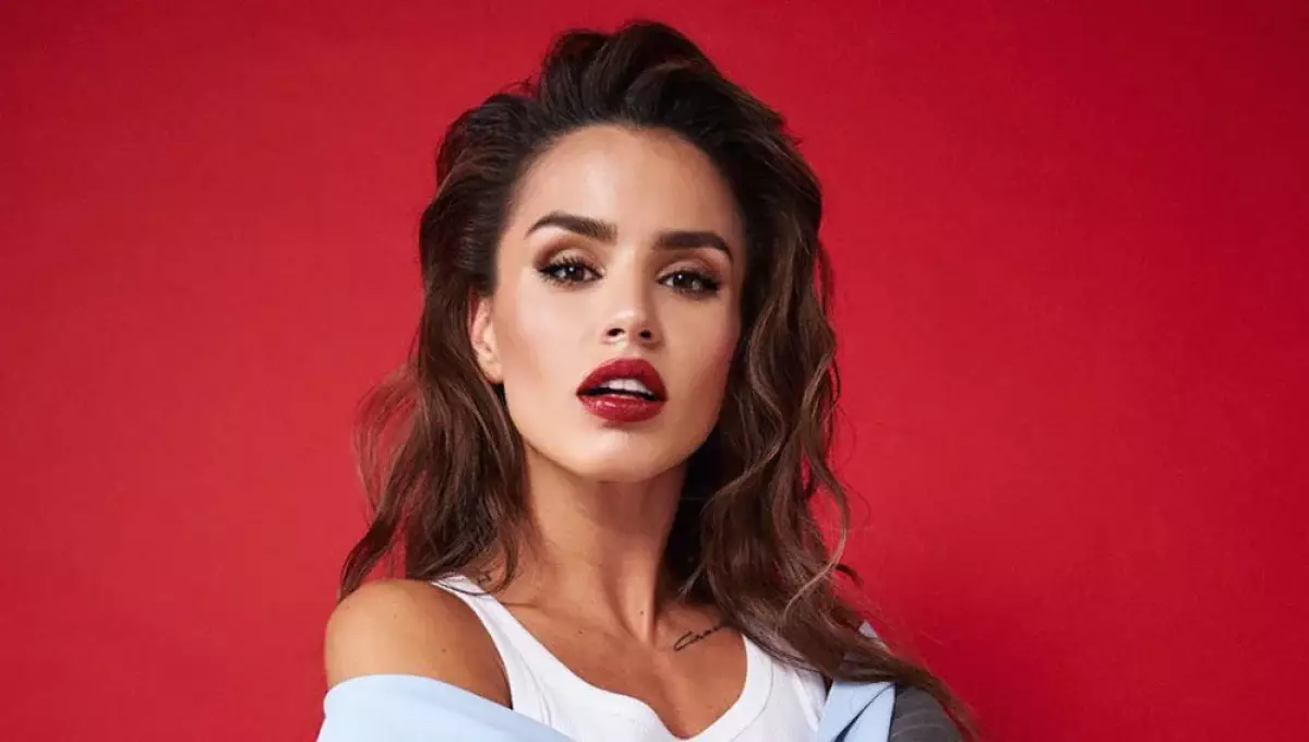 Zivert получила именную футболку от астанинского футбольного клуба «Женис»