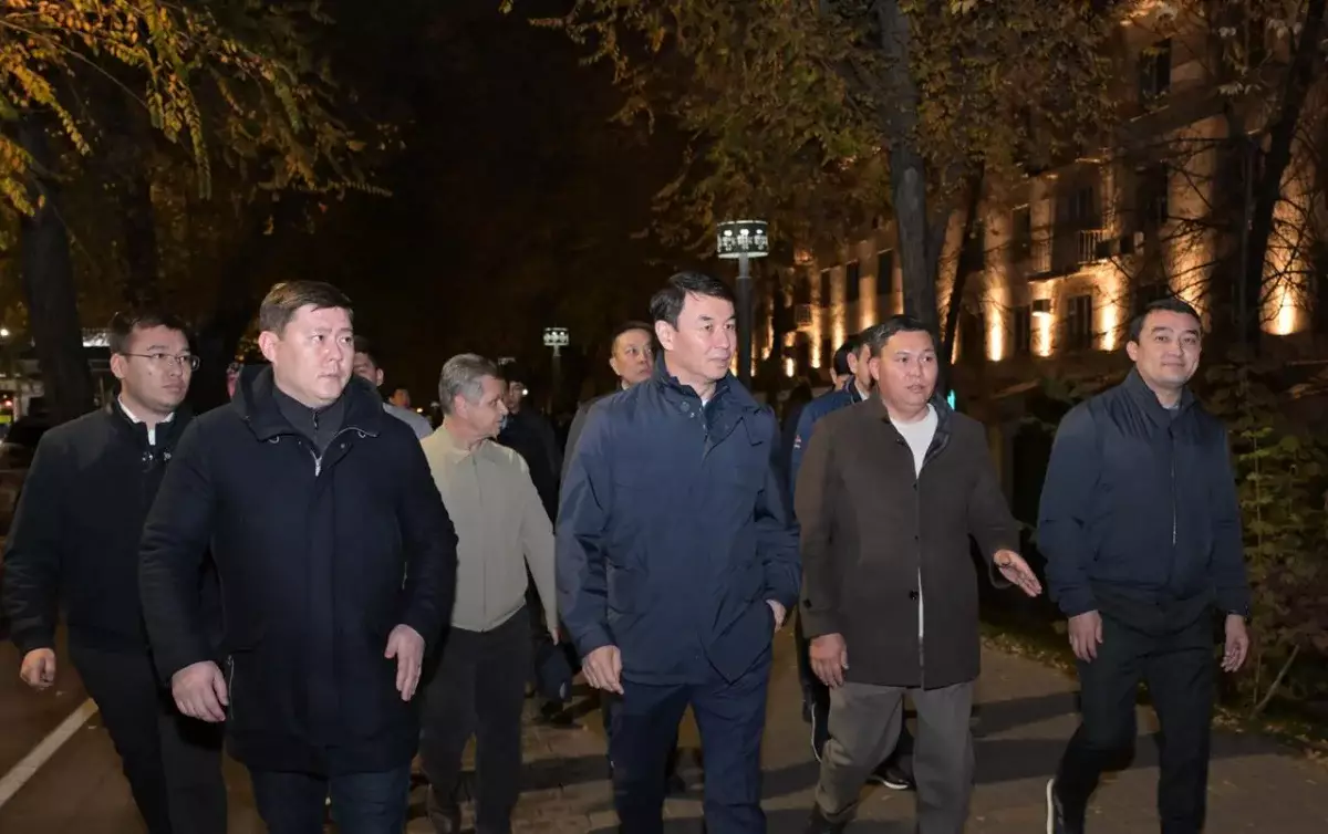 Дархан Сатыбалды қаладағы кешкі жарықтандыру нысандарын аралап көрді