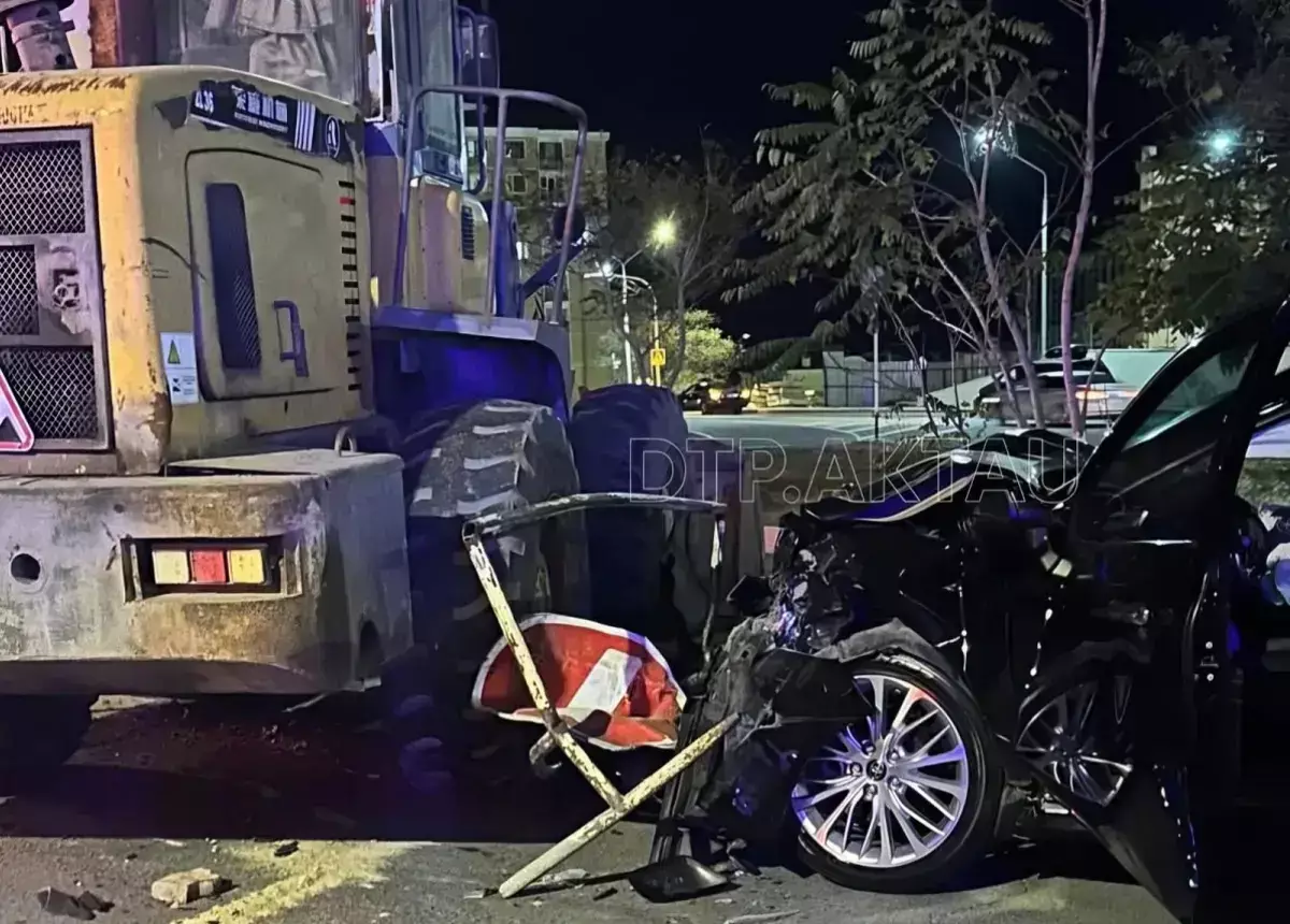 Смертельная авария в Актау: кто оставил технику на дороге - новости на Lada.kz 01.11.2025