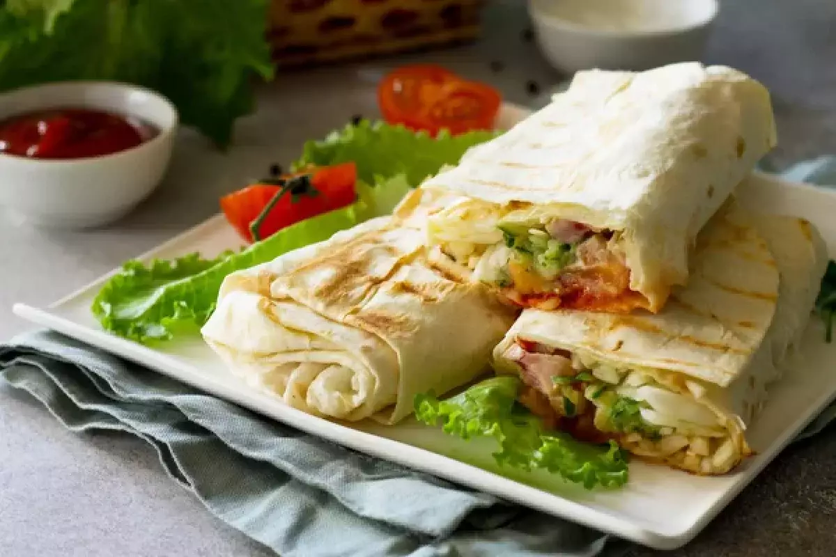 Более 50 детей отравились шаурмой в Бишкеке