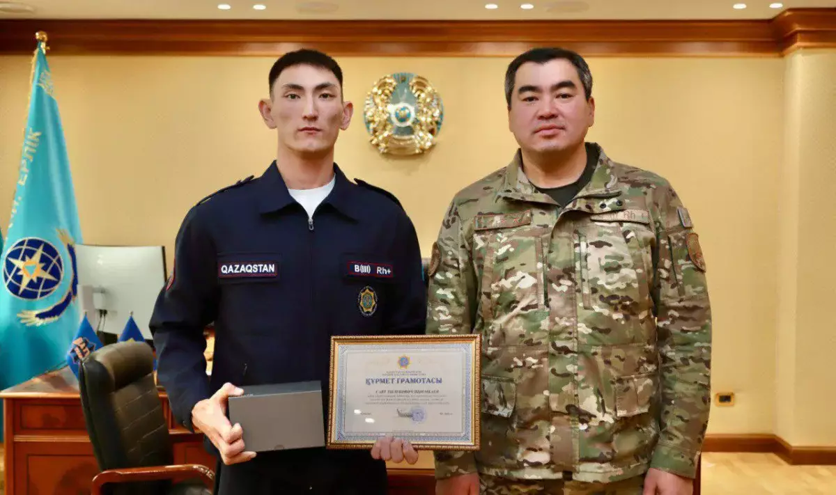 Спасение на 14 этаже: сотрудника ДЧС отметили за героизм в Астане