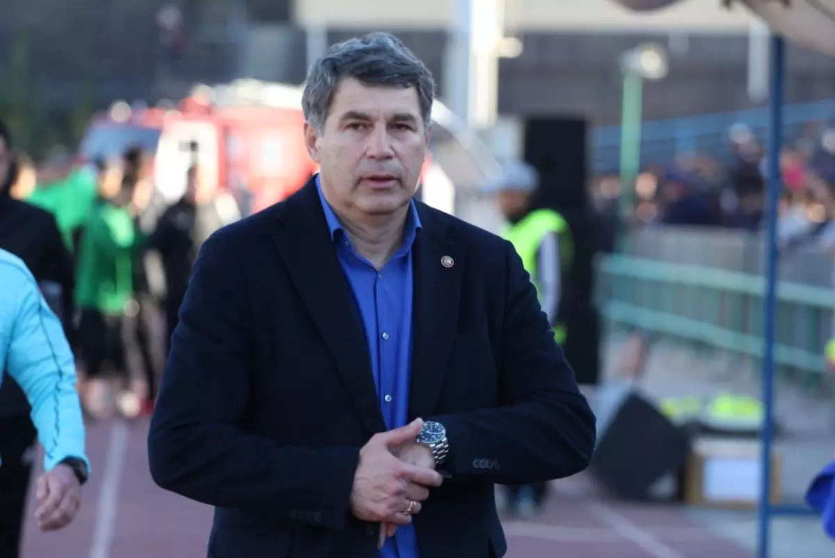 «Орыс тілін меңгерген болуы тиіс»: Виктор Кумыков ұлттық құраманы кім баптауы керектігін айтты