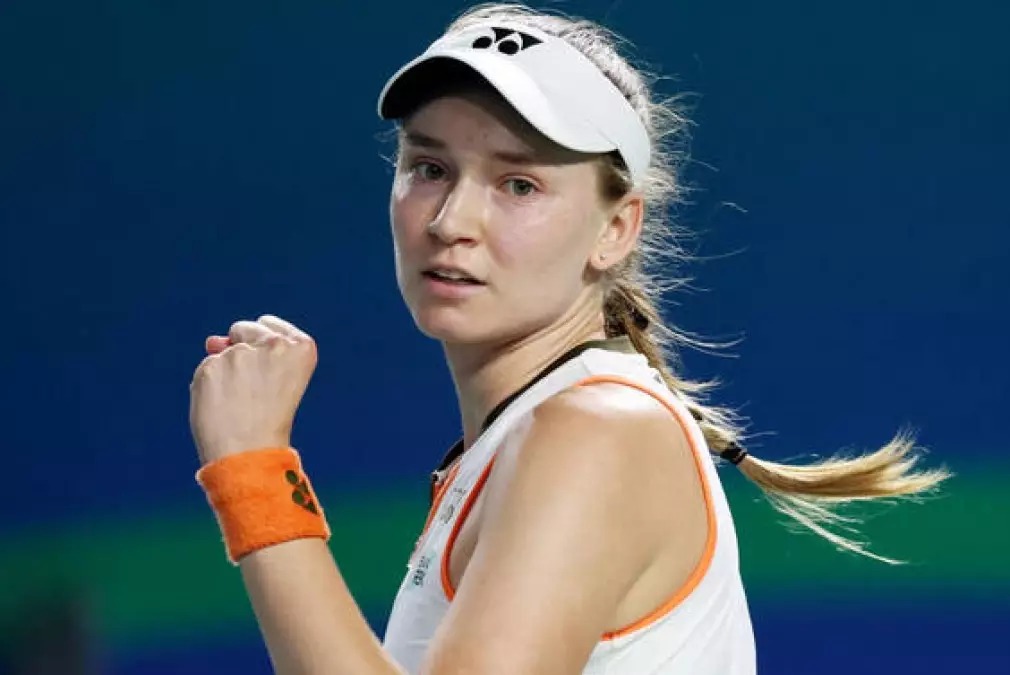 Елена Рыбакина уверенно стартовала на Итоговом турнире WTA, обыграв Аманду Анисимову