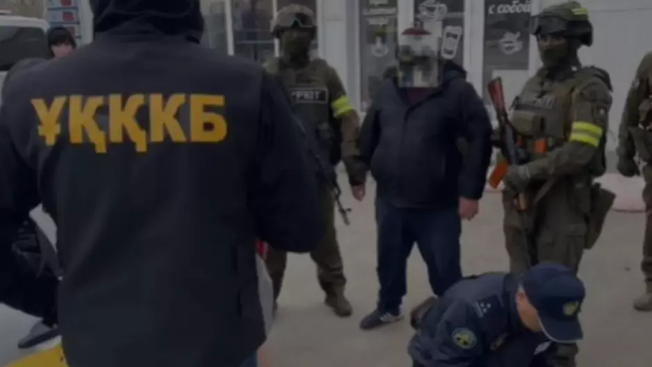 Такси қызметінің атын жамылған "жеңгетайлар". Қостанайда ұйымдасқан қылмыстық топ ісі әшкере болды