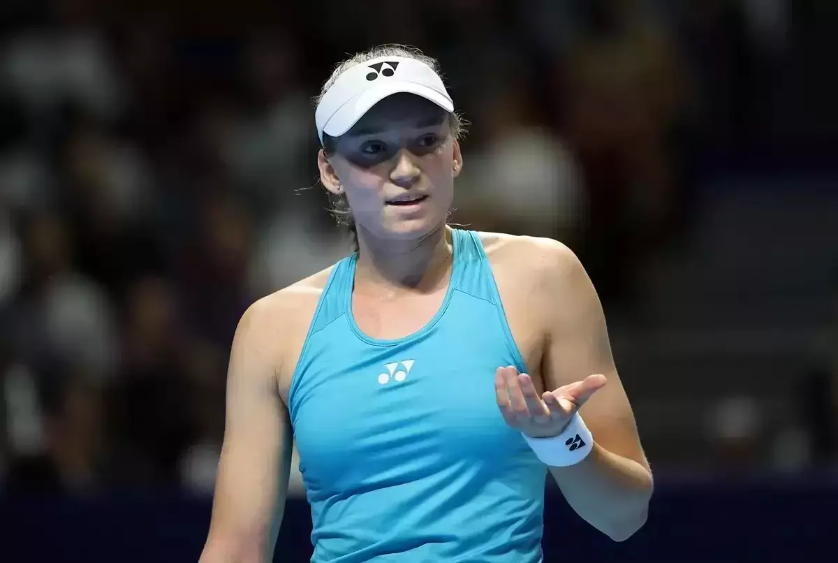 Рыбакина разгромила Аниссимову на старте Итогового турнира WTA