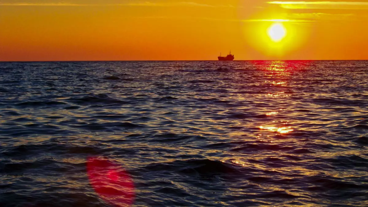 Тайна исчезающего Каспия — море уходит, а Казахстан становится эпицентром экологической проблемы.