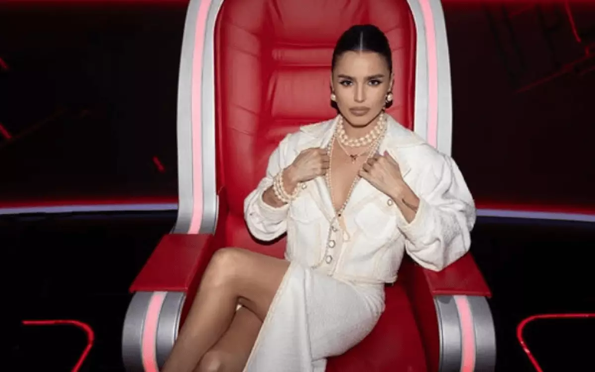 Zivert получила подарок от футбольного клуба Астаны