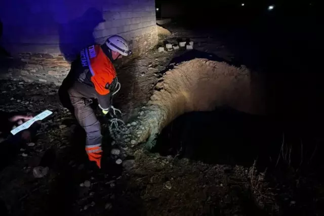 Жамбыл облысында әйел адам төрт метрлік шұңқырға құлап кетті
