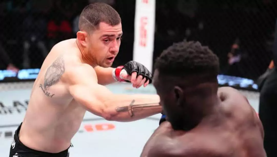 UFC турнирінің басты жекпе-жегінде жылдам нокаут тіркелді