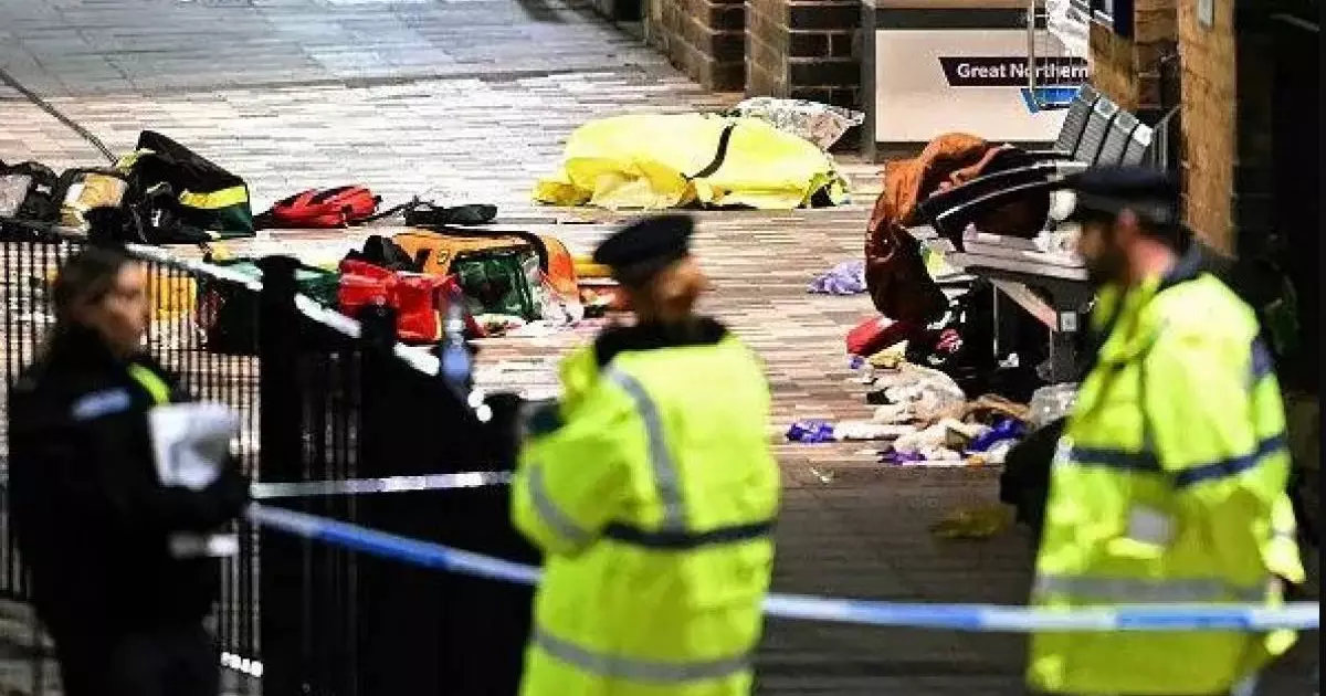  Англияда пойызда адамдарға шабуыл жасалып, 10 адам жарақат алды 