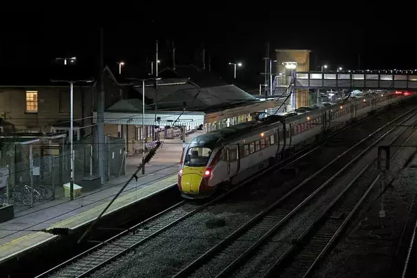 Полиция Великобритании расследует массовое нападение в поезде