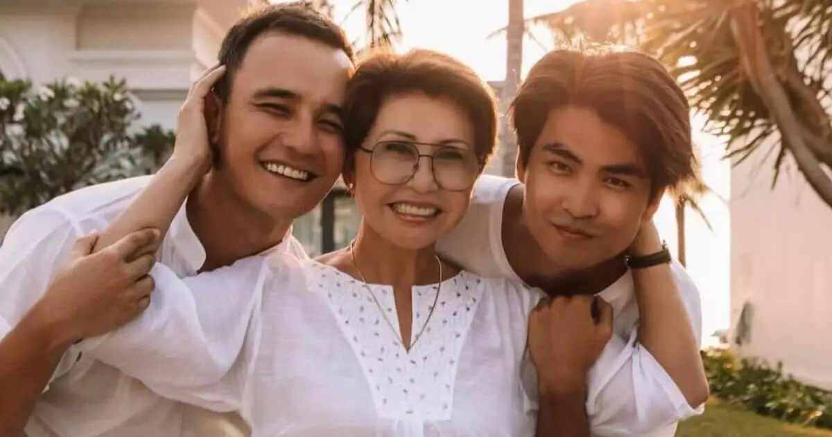   Әли Оқапов анасына сын айтатындарға жауап берді   