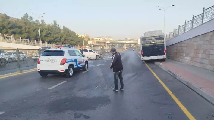 В Самарканде водитель заснул за рулем и врезался в автобус