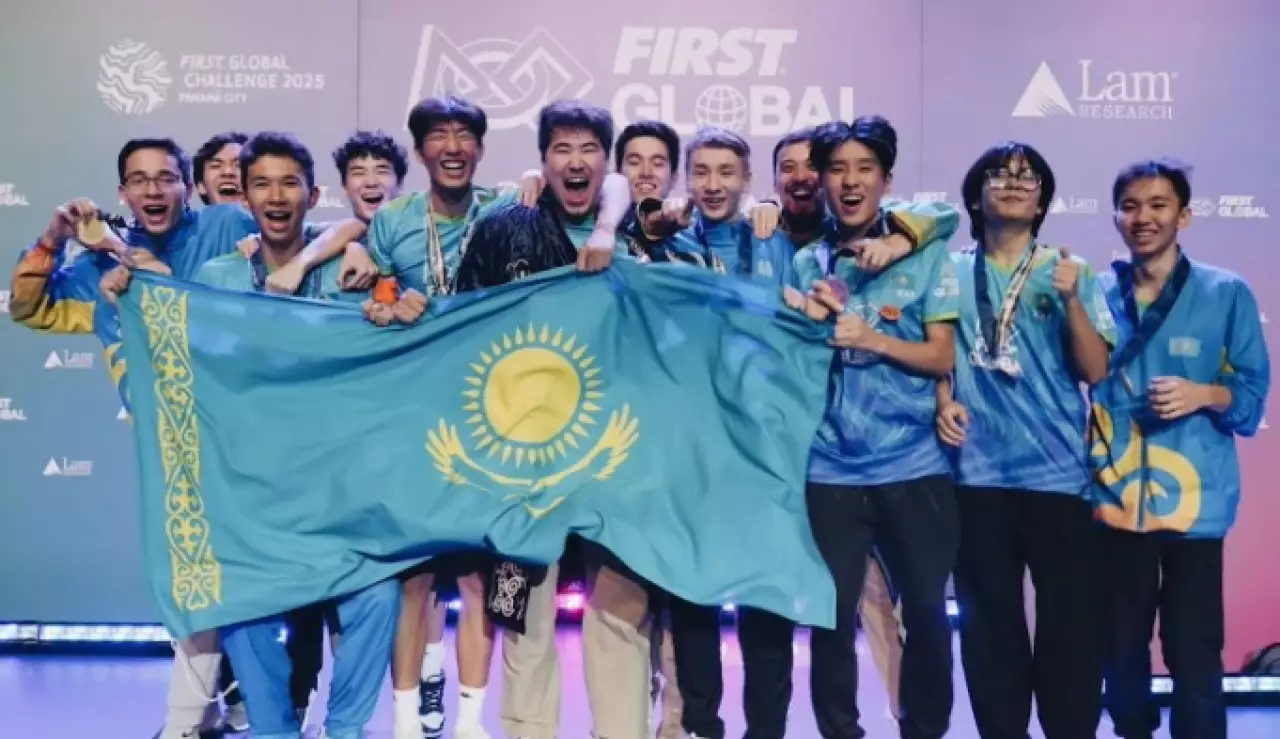 Казахстанцы стали четырехкратными чемпионами мира по робототехнике