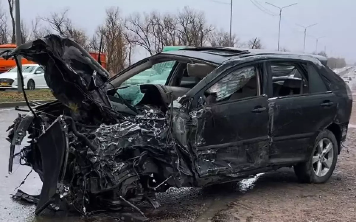 На трассе Алматы – Бишкек произошло тройное столкновение машин (видео)