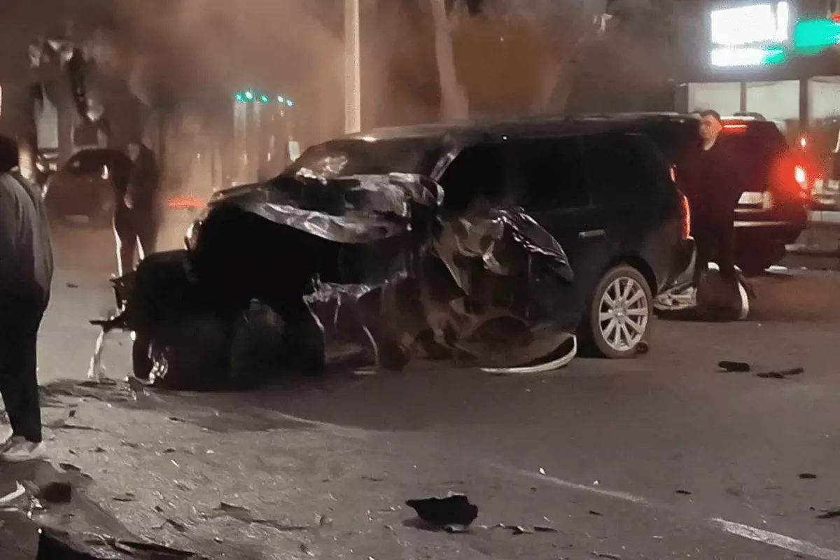 Қарағандыда көлік жүргізушісі бағдаршамға соғылып, қаза тапты