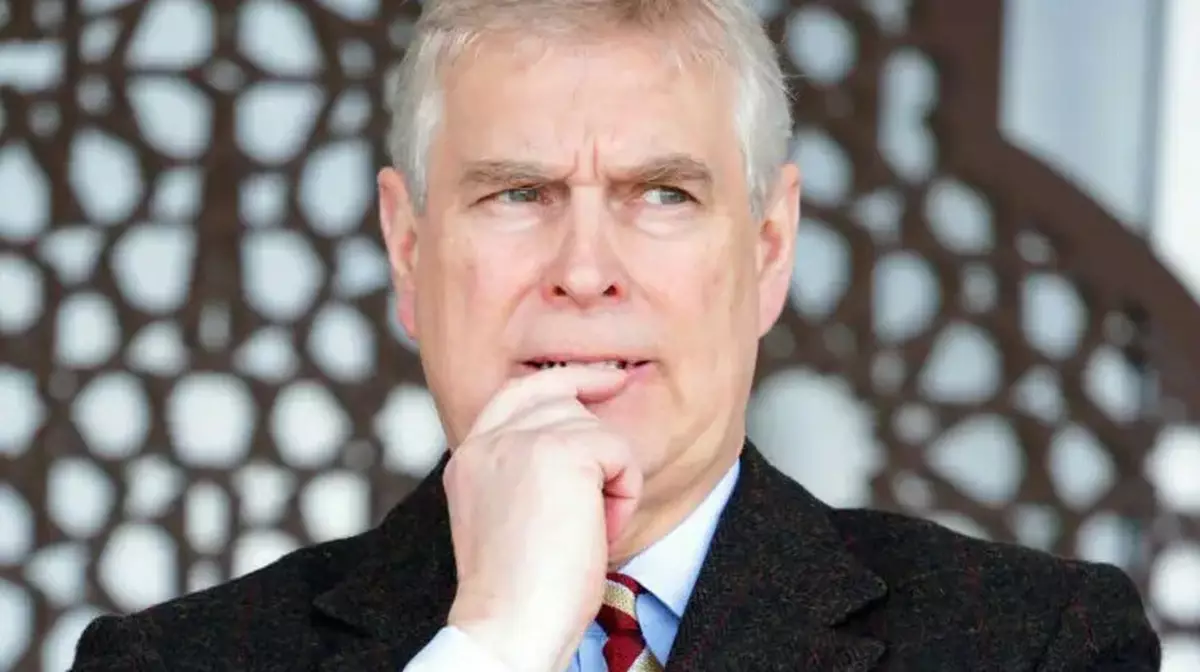 Карл III лишит брата Эндрю последнего воинского звания