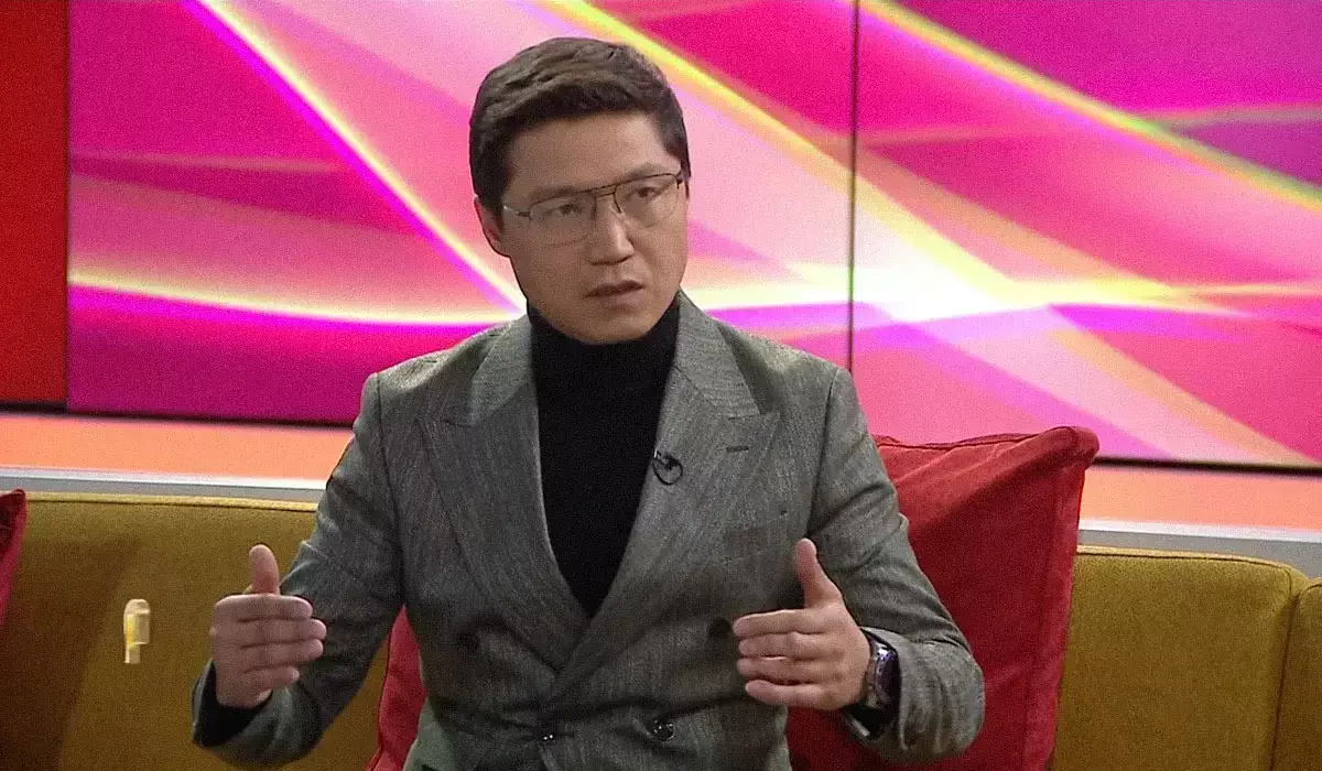 «Дүниеде оңбаған мен ғана шығармын»: Бағлан Әбдірайымов кімнен ұялатынын айтты