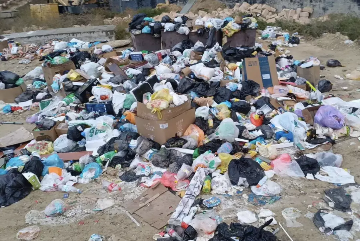 В Актау разрастается стихийная свалка: жители просят акимат вмешаться