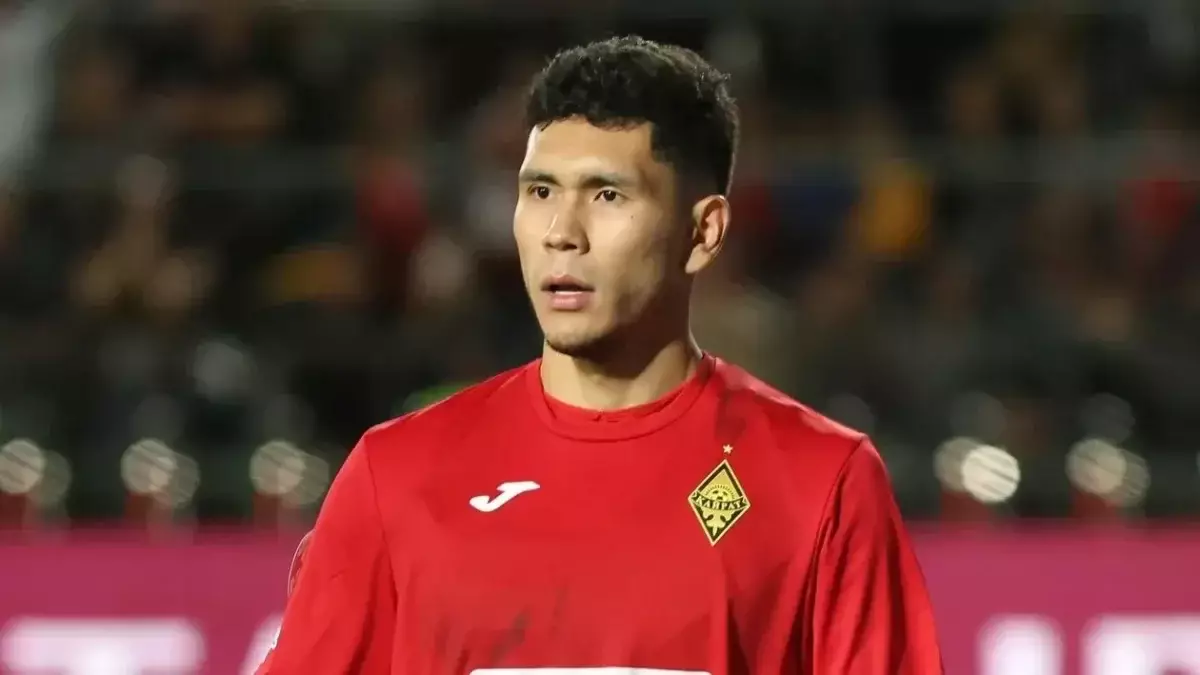 «Мынадан кейін қалай жер басып жүруге болады»: қақпашы Темірлан Анарбеков танымал әзілкешке шүйлікті