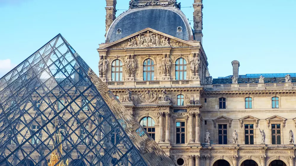 Прокуратура Парижа рассказала, кто устроил ограбление Лувра