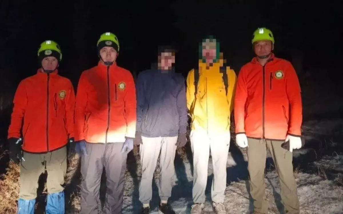 Құтқарушылар Алматы тауларында адасқан екі жасөспірімді төменге түсірді