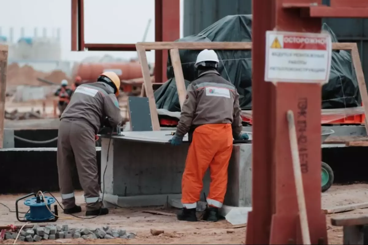 ​Более 2 тысяч специалистов работают на строительстве ГПЗ на Кашагане — отчет QazaqGaz